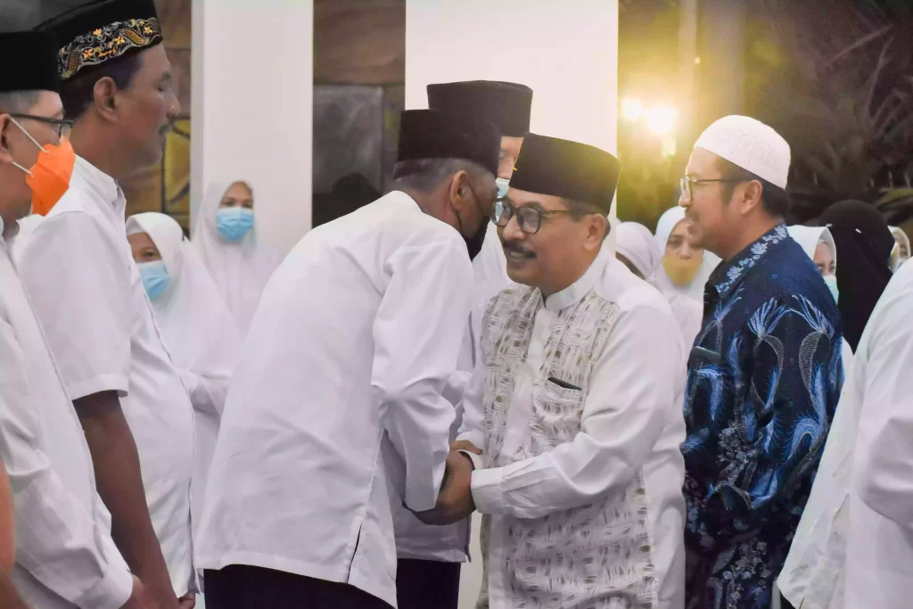 Jabat Tangan Pengikat Tali Persaudaraan