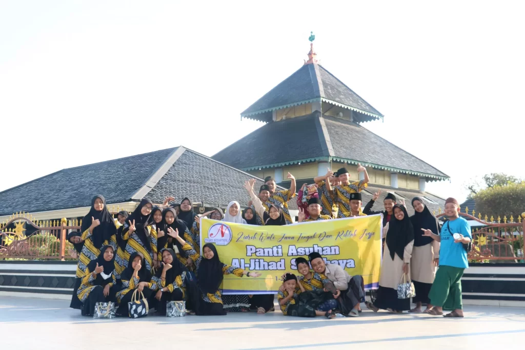 Adek Yatim Al-Jihad Surabaya