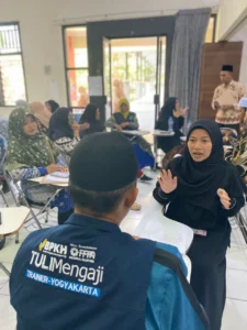 Mengal-Qurankan Masyarakat, Memasyarakatkan Al-Qur’an
